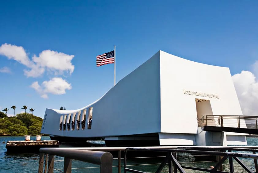 Roberts Hawaii - Pearl Harbor Circle Island Tour