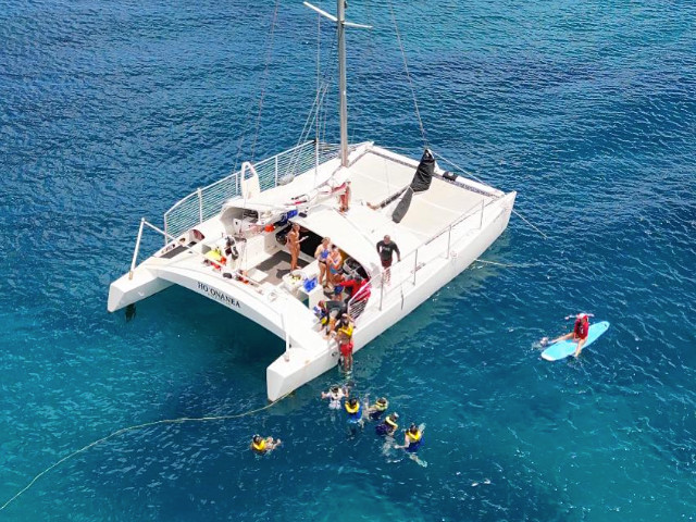 North Shore Catamaran - Sail & Snorkel Tour