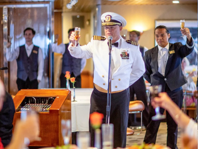 Star of Honolulu five star dinner cruise